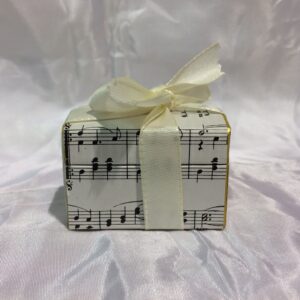 Reisekoffer Mini gefüllt mit Mini-Pralinen (20 Gramm)