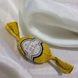 Marzipan-Ei mit Eierliqueur Füllung (15 Gramm)